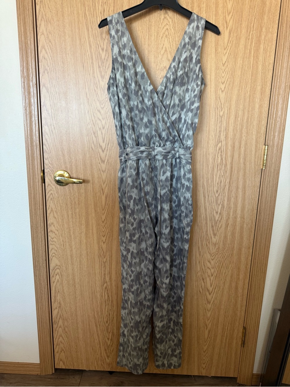 Cloth & Stone Sleeveless V-Neck Gray Tencel Patterned Jumpsuit